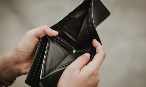 Những thói quen này sẽ tiện tay âm thầm bào mòn ví tiền của bạn, cần biết để tránh.