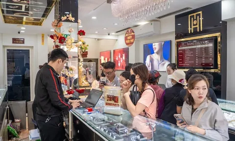 Giá vàng hôm nay 25/4: Đồng loạt giảm mạnh