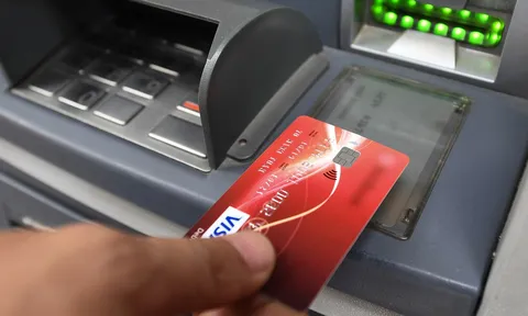 Vay thẻ tín dụng, nợ ‘đội’ từ 11 triệu lên 188 triệu đồng