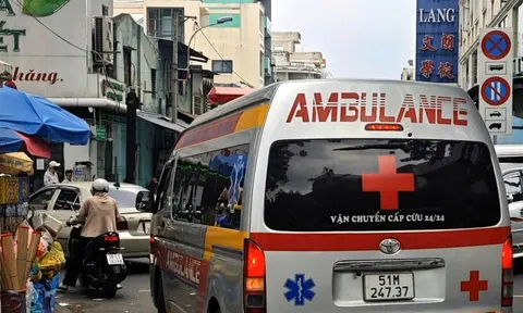 “Ma trận” xe cứu thương “dỏm” bủa vây Bệnh viện Chợ Rẫy