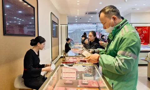 Giá vàng hôm nay 28/7: Đi ngang trong nỗi lo thủng đáy