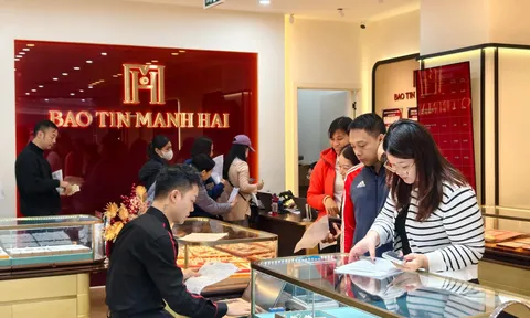 Giá vàng hôm nay 13/8: Thế giới phá đỉnh, trong nước chờ đột biến