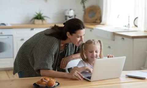 Trẻ tìm đến AI khi lo lắng, cha mẹ nên đồng hành thế nào