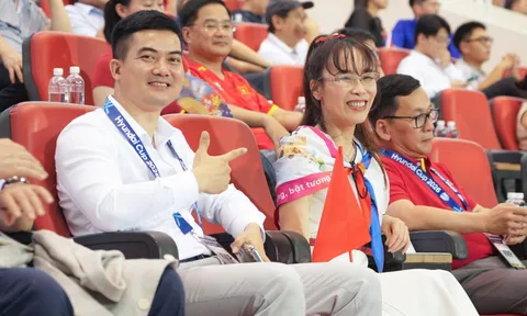 Việt Nam xưng vương ASEAN Cup 2026 và tình yêu dành cho bóng đá của hai “nữ tướng”