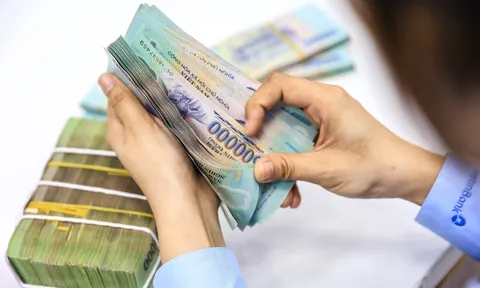 Tăng trưởng tín dụng vượt 10%, nhiều ngân hàng 'cạn room'