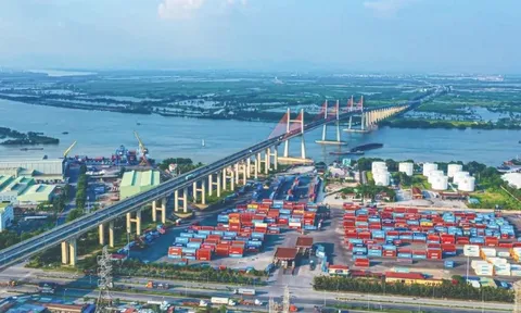 Hạ tầng và thể chế mở đường cho dòng vốn lớn
