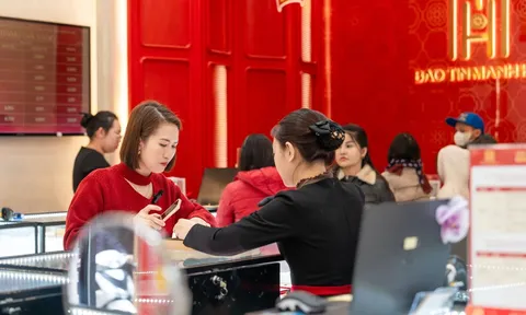 Giá vàng hôm nay 20/10: Giảm sâu trước loạt áp lực bủa vây