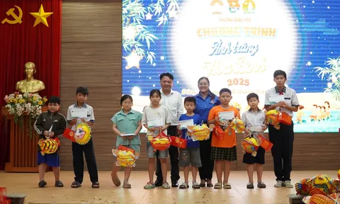 TP Hồ Chí Minh: Phường Đông Hòa ấm áp chương trình “ánh trăng hòa bình”