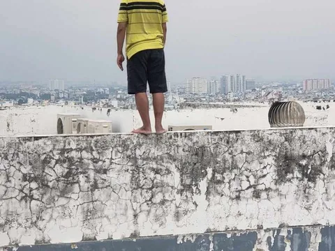 Người đàn ông nhảy từ tầng 14 chung cư Dream Home luxury xuống đất tử vong