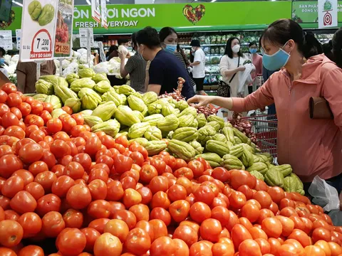 Chặn tình trạng tăng giá hàng hóa kiểu "té nước" theo lương