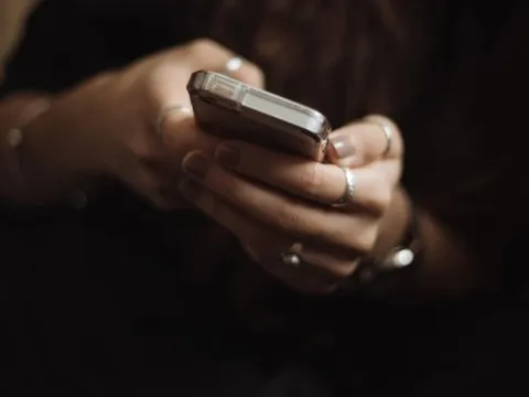 Mất gần 4 tỷ đồng khi kết bạn với 'bố đơn thân' trên mạng xã hội