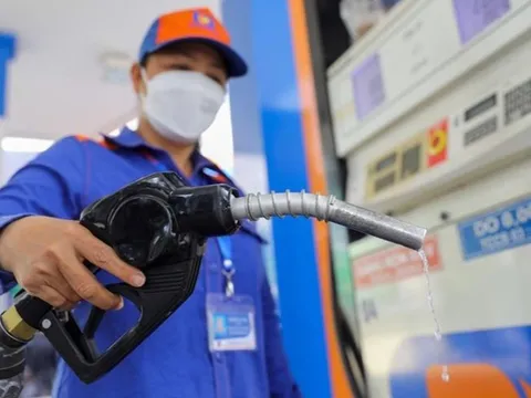 Xăng, dầu tăng giá từ chiều nay