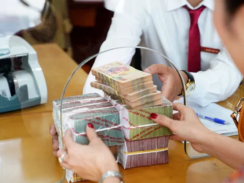 Lãi suất huy động tăng đột biến lên tới 6,9% hút tiền thưởng Tết