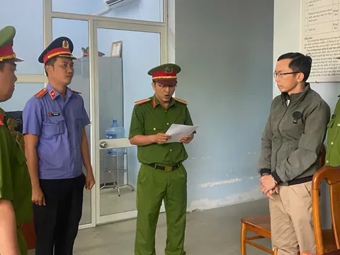 Bắt tạm giam thầy giáo THPT bị tố quan hệ bất chính với 1 nữ sinh ở Bình Thuận