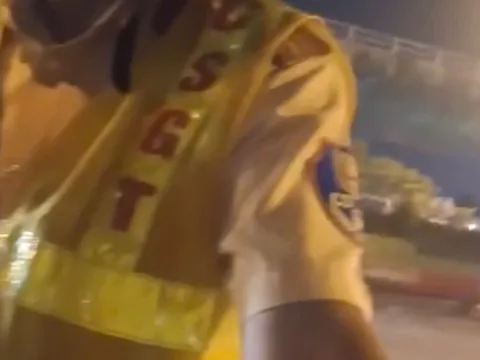 Đình chỉ thiếu tá cảnh sát giao thông có lời lẽ không chuẩn mực với cô gái