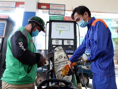 Giá xăng dầu hôm nay 20/2: Dầu thô "leo dốc", giá xăng dầu trong nước chiều nay tiếp tục tăng?