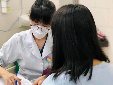 Đi nước ngoài chữa bệnh tốn cả tỷ đồng, về nước ngỡ ngàng giá bằng 1/4