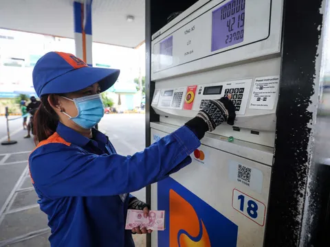 Giá xăng dầu hôm nay 17/3: Bật tăng mạnh phiên đầu tuần