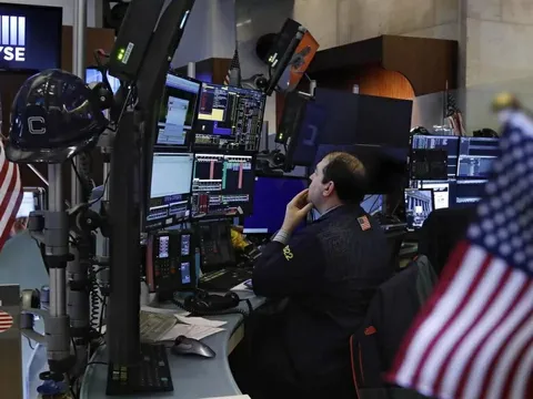 Ông Trump 'chịu chơi' hơn với những 'cơn đau' của thị trường chứng khoán Mỹ