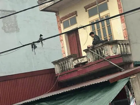 Thanh niên nghi ngáo đá dùng dao khống chế cháu bé ở Bắc Ninh