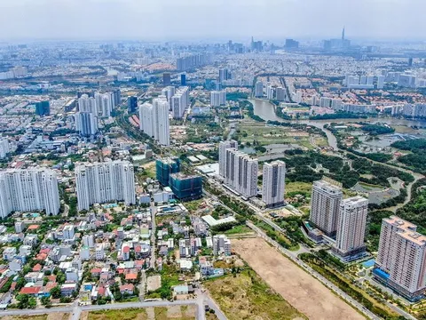 Ngân hàng bơm 'dòng tiền rẻ', bất động sản thành kênh trú ẩn hấp dẫn?