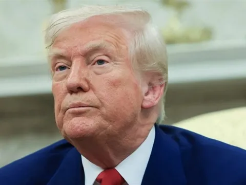 Tổng thống Donald Trump phát tín hiệu chấm dứt căng thẳng thuế quan vì muốn người dân tiếp tục chi tiêu