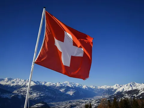 Người giàu tại Mỹ đổ xô mở tài khoản ngân hàng Thụy Sĩ để "thoát Mỹ"