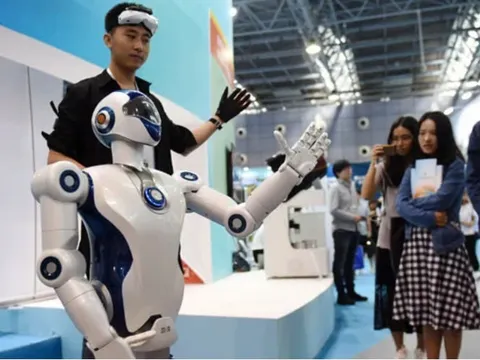 Bất ngờ với lý do Vingroup chấp nhận "bán con" ngành công nghệ