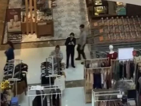 Thêm người rơi lầu ở Vạn Hạnh Mall, nạn nhân là nam thanh niên