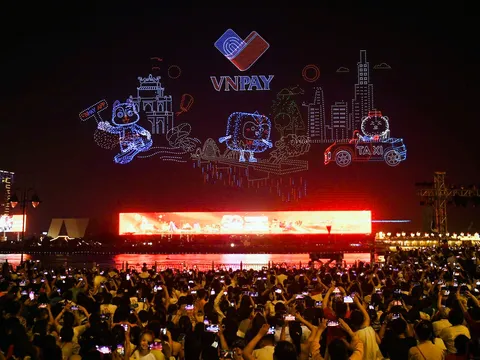 VNPAY bị chỉ trích vì xuất hiện dày đặc trong đêm tổng duyệt kỷ lục 10.500 drone