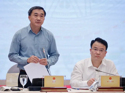 Miễn viện phí, khám sức khỏe định kỳ cho người dân mỗi năm một lần