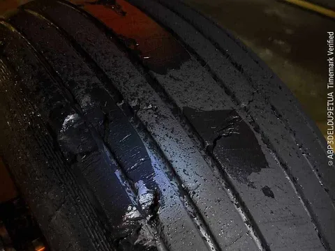 Tàu bay Vietjet trượt khỏi tim đường băng, hỏng hai lốp sau khi hạ cánh