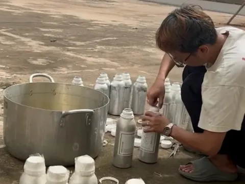 Nhóm người sản xuất nước hoa bằng máy đánh trứng thu lợi bất chính hàng chục tỷ đồng