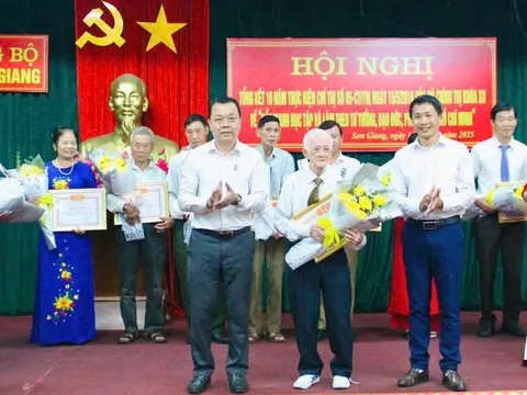 Vinh danh điển hình tiêu biểu “Học tập và làm theo tư tưởng, đạo đức, phong cách Hồ Chí Minh”