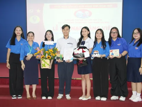 TP HCM: Nam sinh lớp 12 được kết nạp Đảng trong ngày sinh nhật Bác