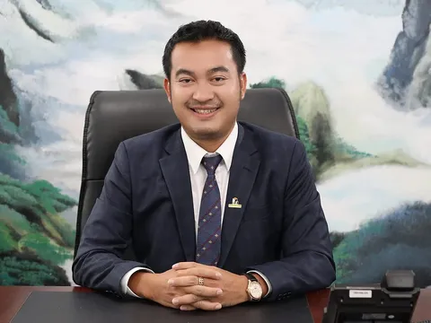 Phong tỏa tài khoản Đông Tây Land do nợ thuế