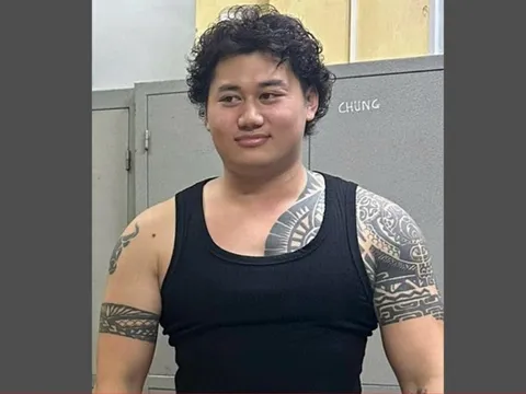 Tạm giữ huấn luyện viên gym chửi bới, quật ngã chiến sĩ CSGT tại Hà Nội