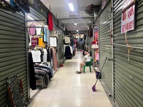 Hướng dẫn, giải thích rõ cho tiểu thương yên tâm kinh doanh