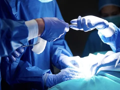 Người phụ nữ bị trật khớp quai hàm, không thể há miệng do gặp nạn khi làm 'chuyện ấy'