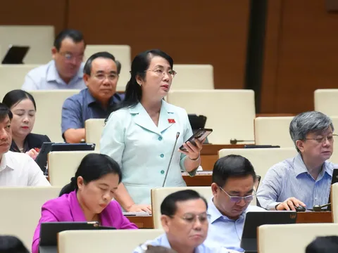 'Dân kêu trời vì có tiền mà không sử dụng được'