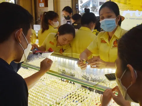 Giá vàng tăng mạnh trở lại khi căng thẳng địa chính trị Israel-Iran leo thang