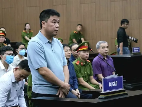 Cuốn sổ viết tay của Thủ quỹ kiêm Phó Tổng giám đốc - người không biết dùng máy vi tính tiết lộ những khoản “tiền đen” của Tập đoàn Phúc Sơn