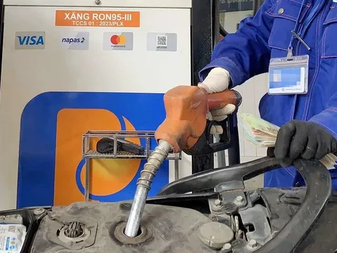 Giá xăng dầu hôm nay 30/6/2025: Giảm nhẹ