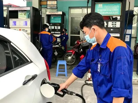 Chiều 17/7: Giá xăng giảm