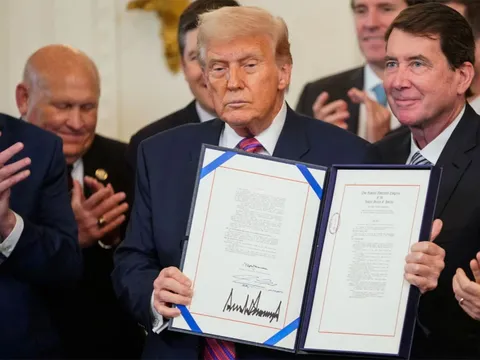 Tổng thống Mỹ Donald Trump ban hành đạo luật tiền số