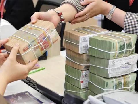 Lãi suất tiết kiệm rục rịch tăng, ngân hàng đua hút tiền gửi