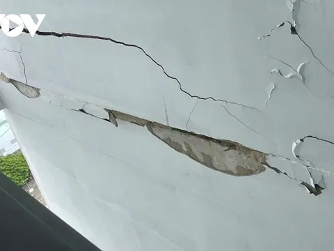Chung cư Lapen Center ở TP.HCM xuất hiện vết nứt dài khoảng 6m