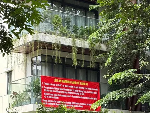 Băng rôn treo lan can người giàu