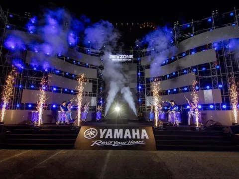 Phiên bản "vua tốc độ" Yamaha YZF-R9 thỏa giấc mơ biker giữa lòng phố thị