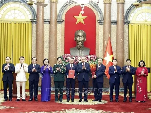 Tổng Bí thư, Chủ tịch nước chủ trì hội nghị công bố các quyết định đối với Chính phủ